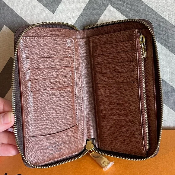 Authentic and rare Louis Vuitton Monogram Zippy Compact Wallet - Picture 8 of 12